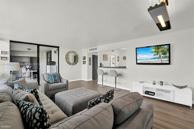 Photo - 3 br, 2 bath Condo - 20401 NE 30th Ave # 4... Unidad 414-8