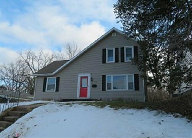 Building Photo - 1935 N Grandview Ave