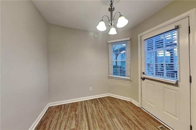 Photo - 795 Whitehall Way