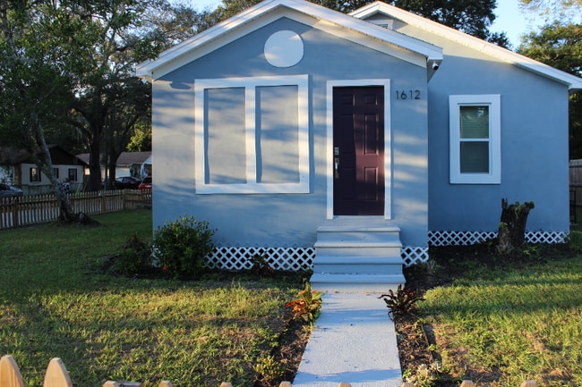 Building Photo - 1612 E Sitka St Rental
