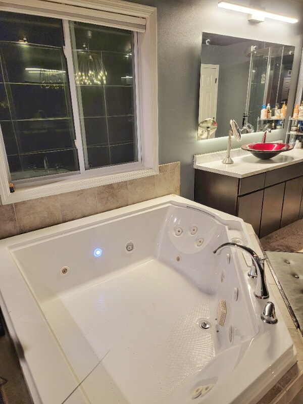 Photo - 1202 Cres View Dr NE