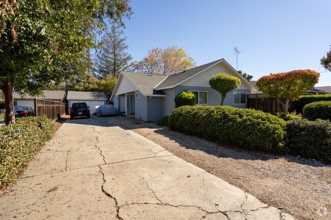 Building Photo - 650 Cypress Ave Rental