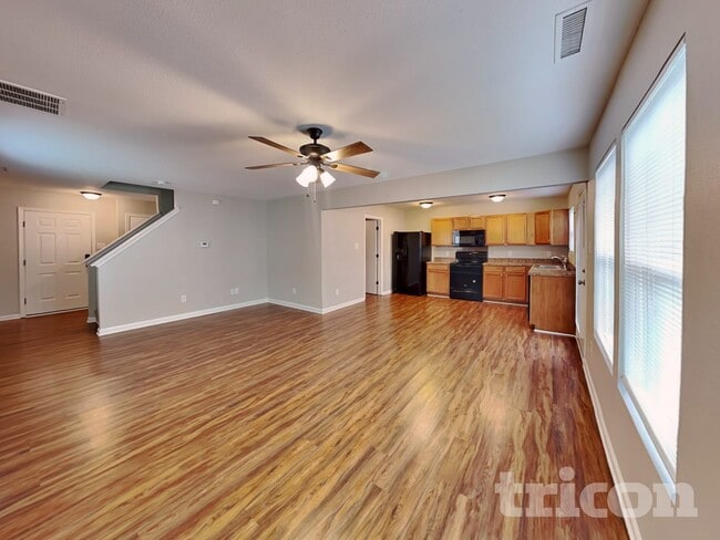 Photo - 947 Littleton Dr