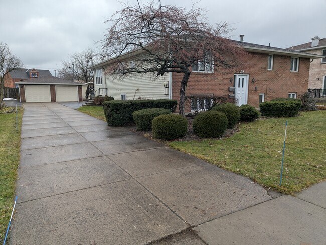 Photo - 28 Mead St Unit Lower