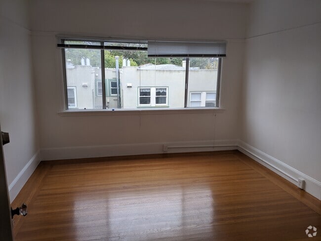 Building Photo - 1538 Arch St Unit 1542 Rental
