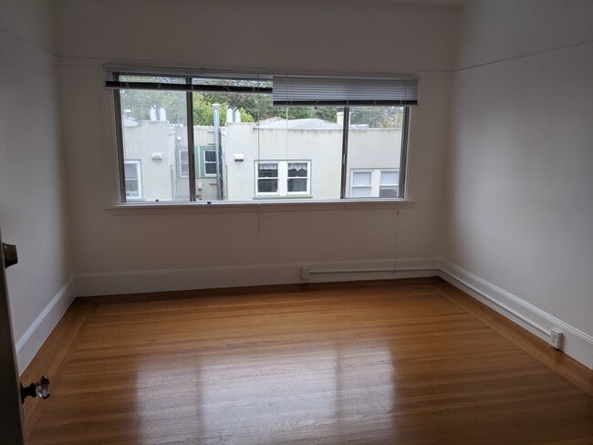 Building Photo - 1538 Arch St Unit 1542 Rental