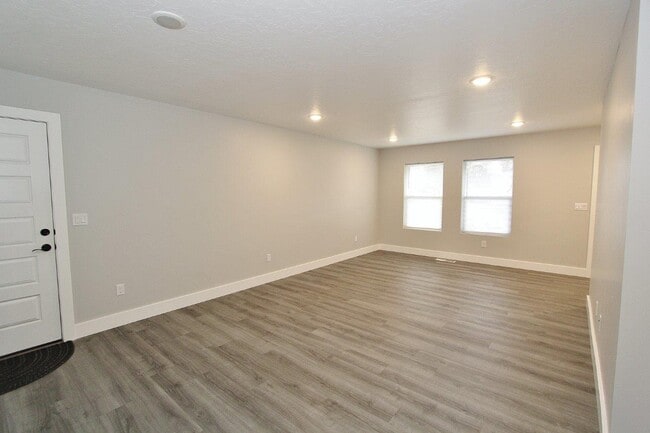 Photo - 402 Hazel Ave