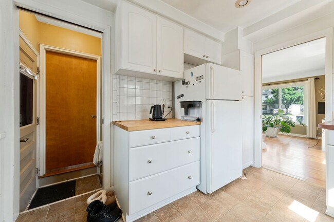 Photo - 437 W Sunnybrook Dr