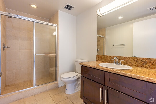 2BR, 2BA - 988SF - BATHROOM
