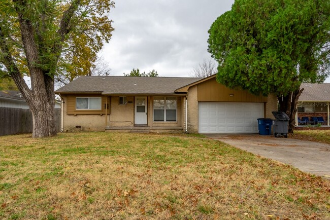 Gorgeous 3 Bed / 2 Bath Home in Tulsa! - Gorgeous 3 Bed / 2 Bath Home in Tulsa!