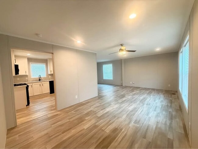 Photo - 29805 Jamestown Dr