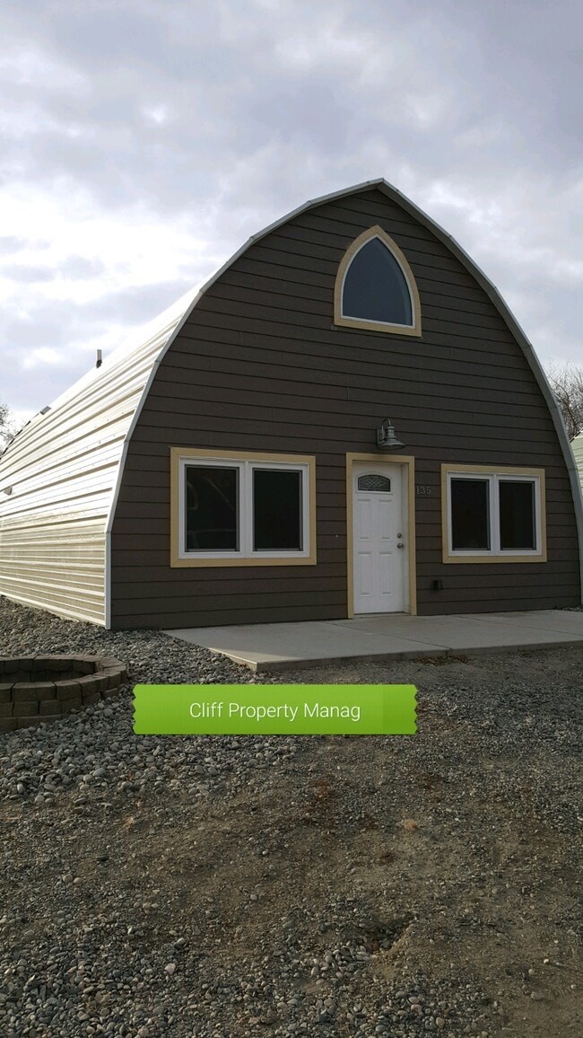 Building Photo - 135 Hemlock Dr