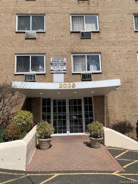 Building Photo - 2035 Central Park Ave Unit 2M