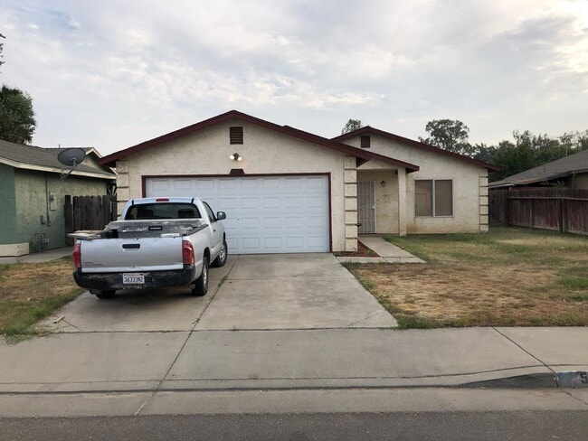 Building Photo - 3 bedroom 2 bath home for rent