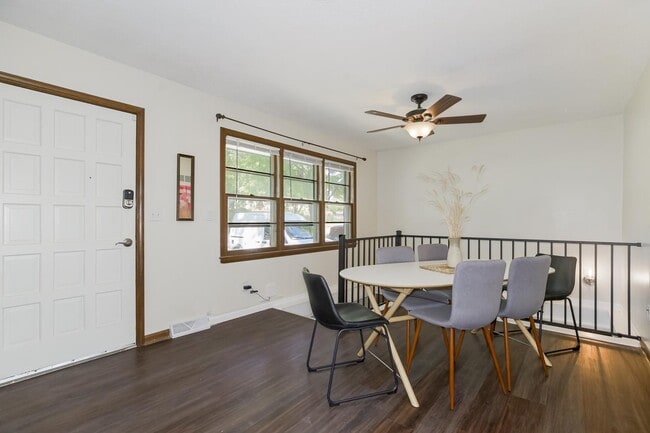 Photo - 300 SE Chicago St