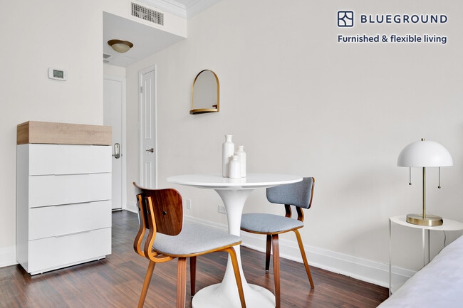 Photo - 200 E Chestnut St Unidad SI FL17-ID618