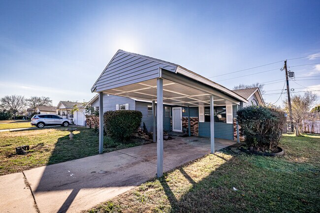 Photo - 911 SW 35th St