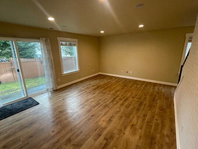 Family Room - 11219 Borgen Loop