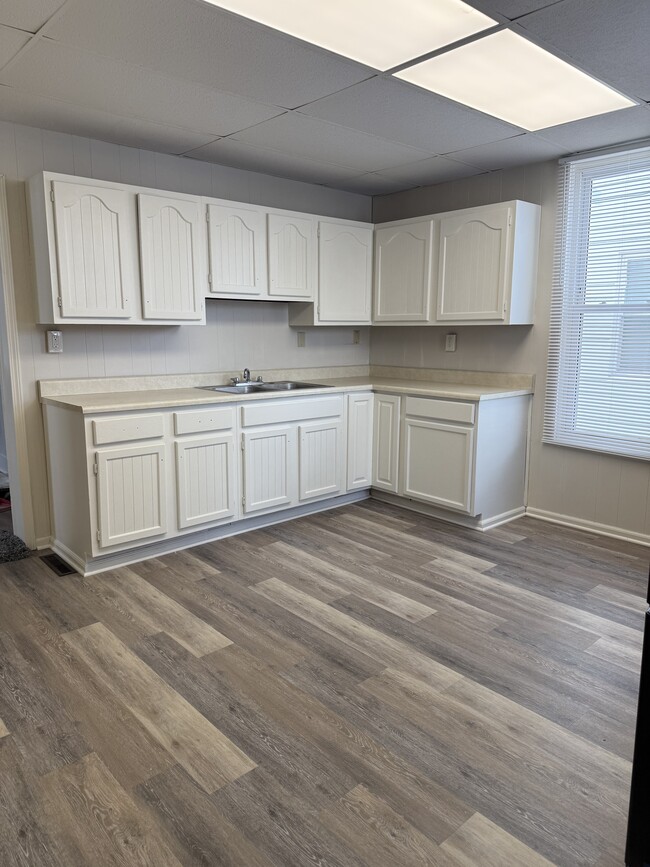 Photo - 813 W Saint James St