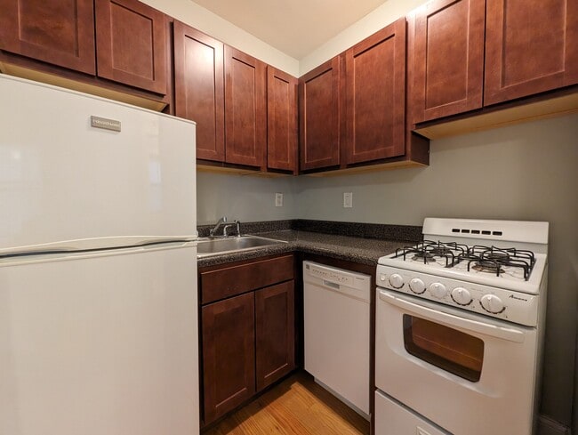 Photo - 832 W Wolfram St Unit 837-304