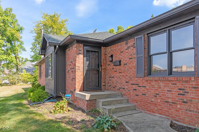 Photo - 110 1st St SE