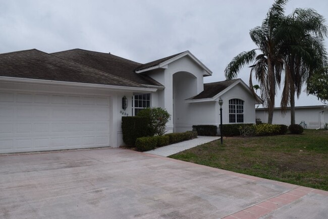 Photo - Fully furnished 3 bedroom 3 Bath POOL home in Sandpiper Bay