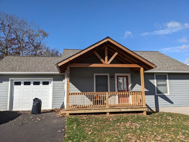 Photo - 505 Townhomes Pl