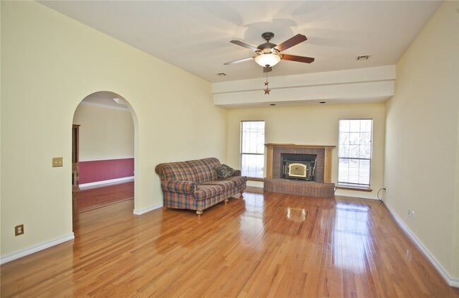 Photo - 304 Old Forge Dr