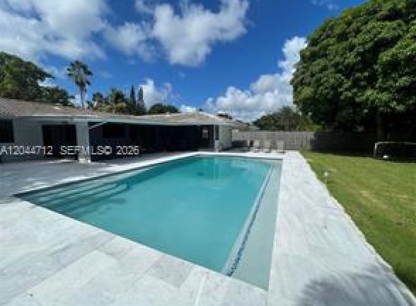 Photo - 2115 Alamanda Dr