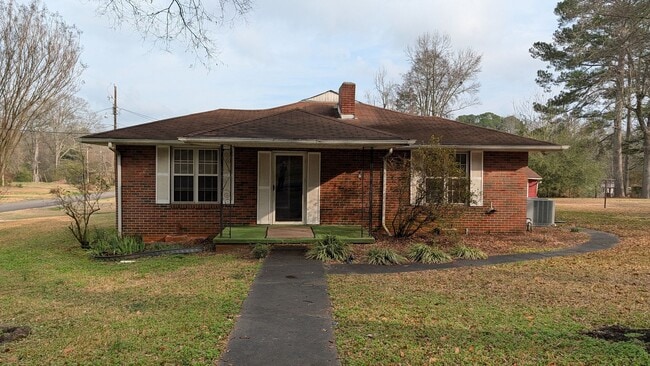 Building Photo - Cute 2BR House with Large Kitchen, Lots of Natural Light