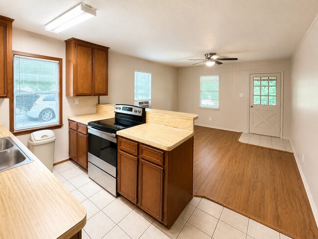 Photo - 5801 Sapp Rd