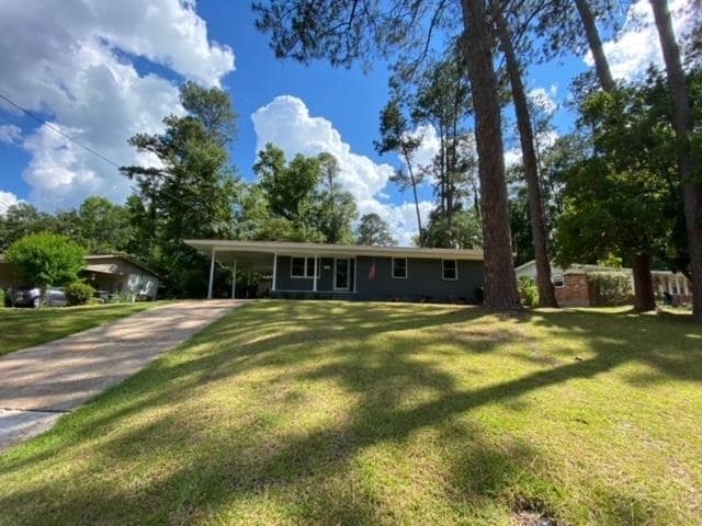 899 Tamarack Ave