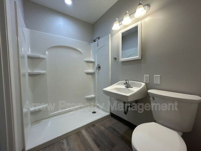 Photo - 407 H St