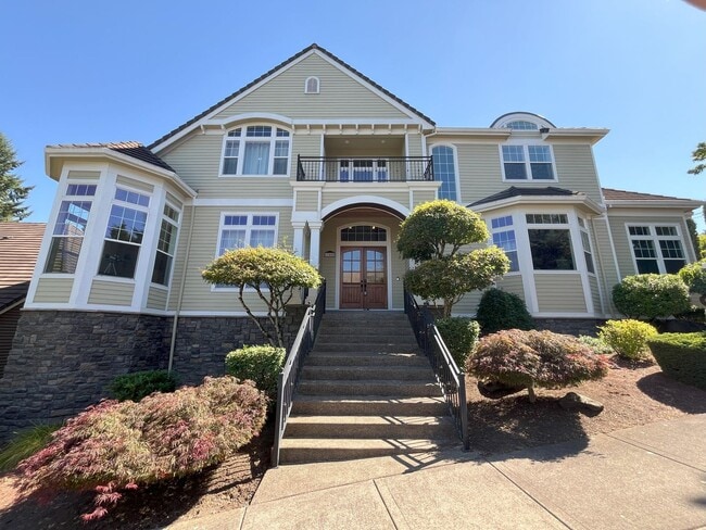 Building Photo - Elegant 4-Bedroom Luxury Home with Panoram...