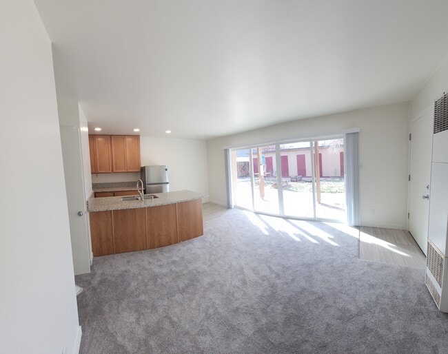 Building Photo - 945 Plumas St Unit 947