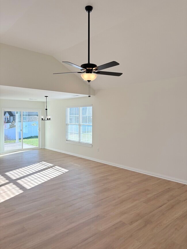 Photo - 1307 Helmsdale Ave