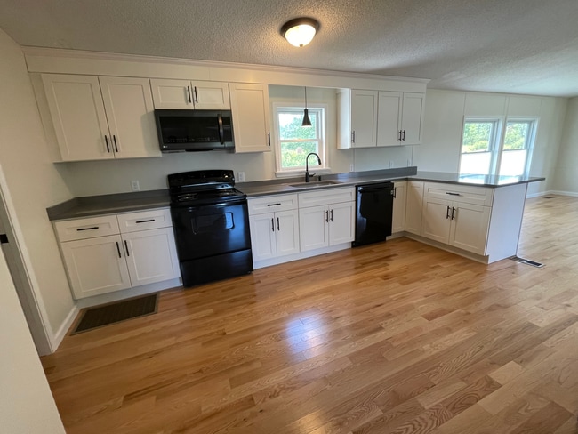 Building Photo - 54 Bald Hill Rd Rental