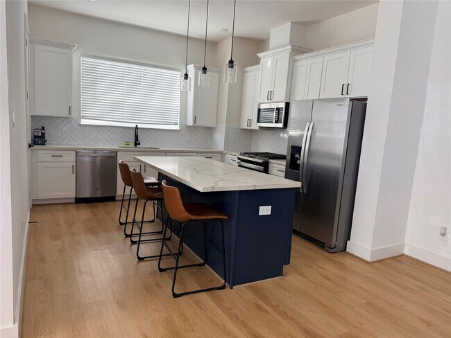 Photo - 5928 Conley St