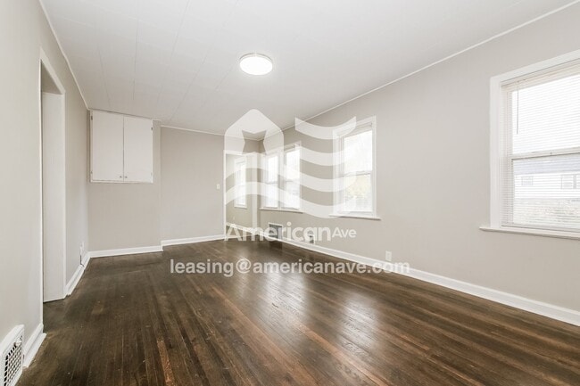 Photo - 2201 E 59th St