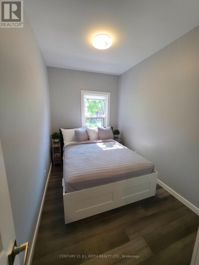 Photo - 82 Albert St N Unité 1