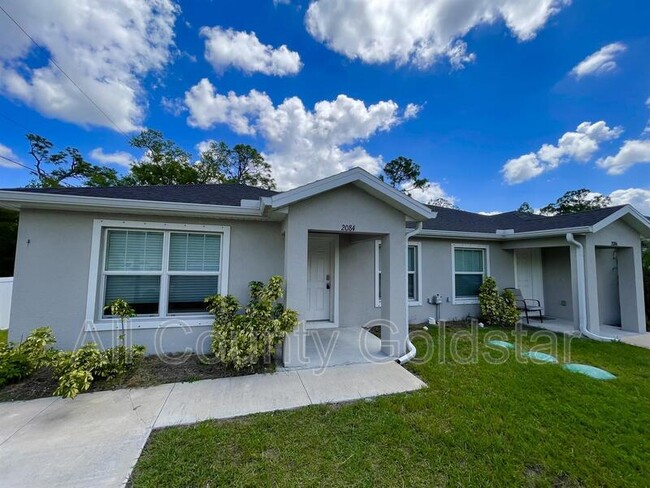 Building Photo - 2084 Hilton St