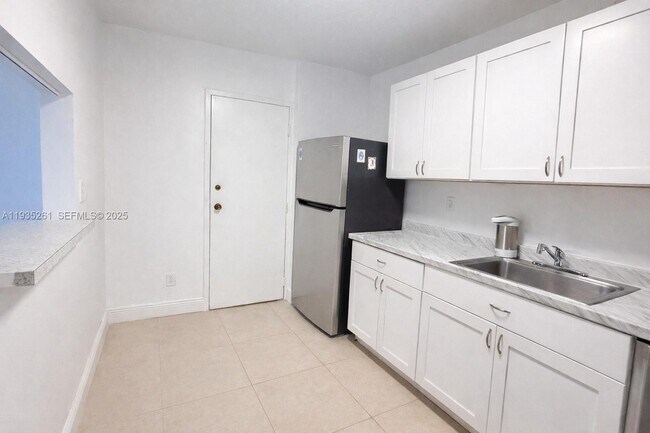 Photo - 1465 NE 123rd St Unidad 404