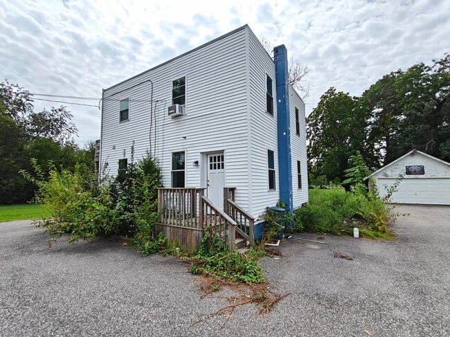 Building Photo - 51 Lakeview Ave Unit A