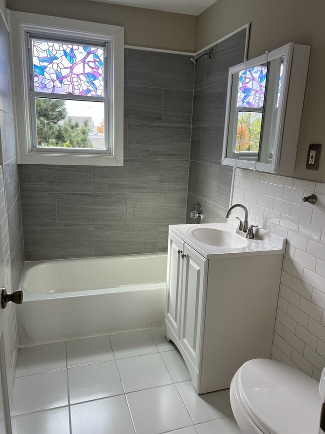 Photo - 230 Mercer St