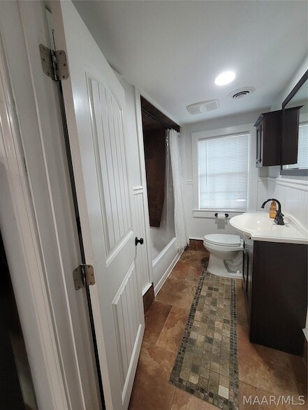 2137 Madison Ave