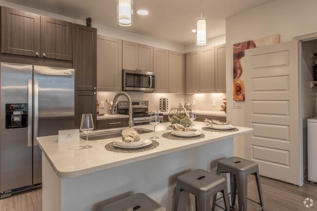 2 BR, 2 BA - 1091 SF