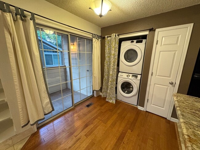 Photo - 6048 Gunbarrel Ave