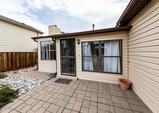 Photo - 838 Daffodil St