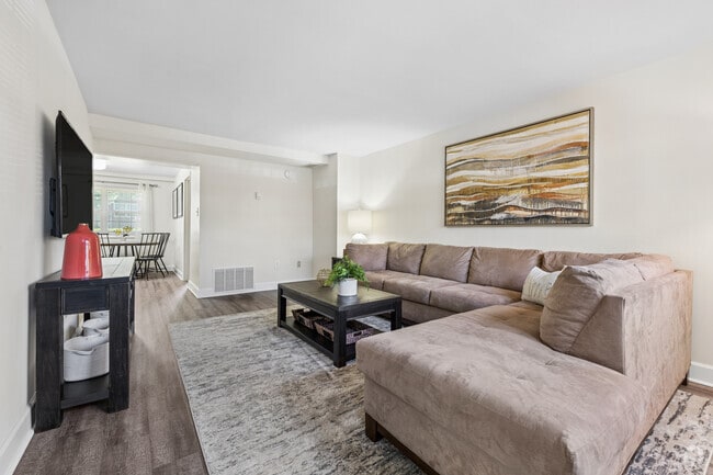 3BR, 1BA - 1,125SF - Living Room
