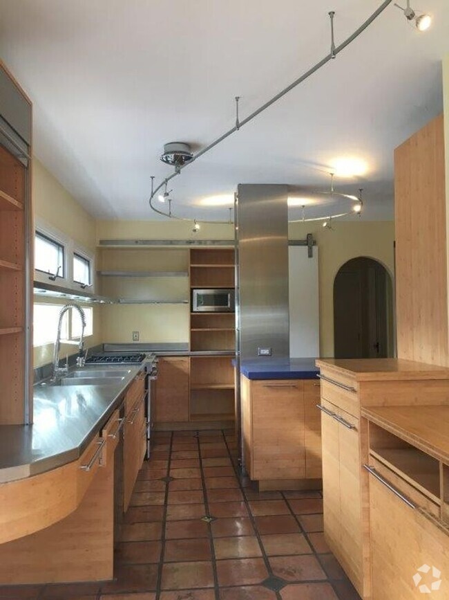 Building Photo - 141 Unit 141 Rental